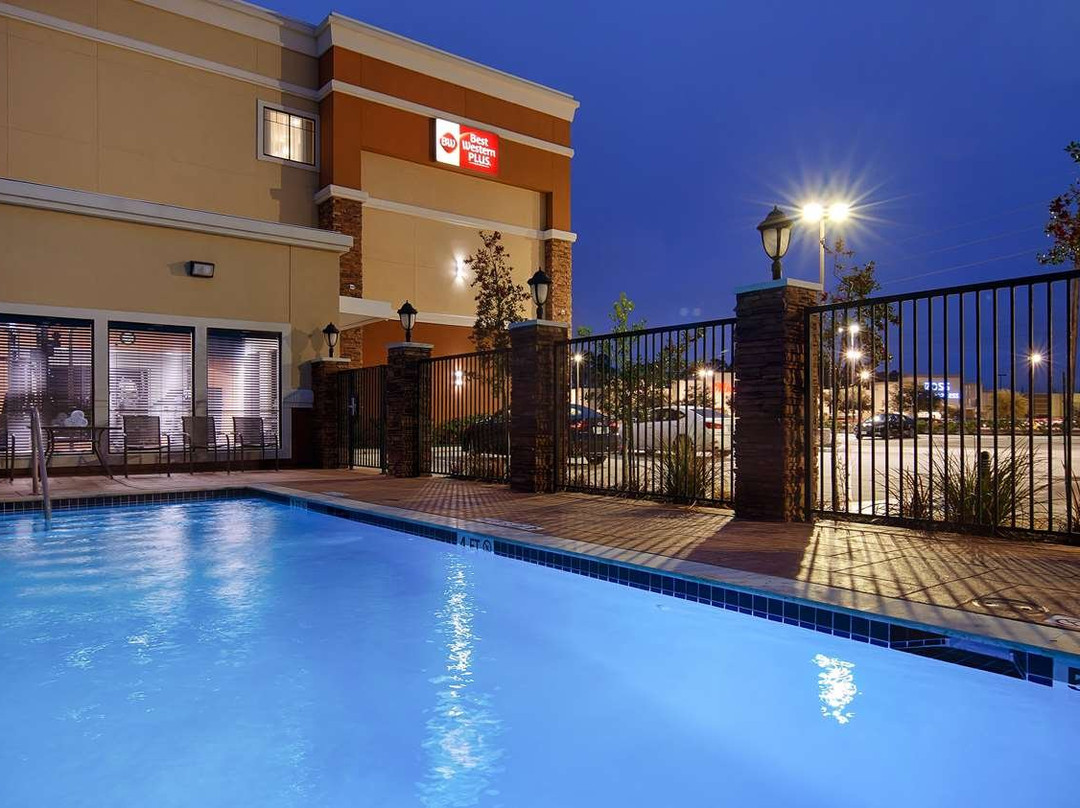 Best Western Plus Spring Inn & Suites主图