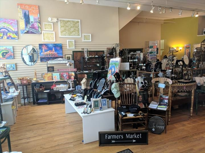 Peg Ann Kompany-Lake Bluff必去景点