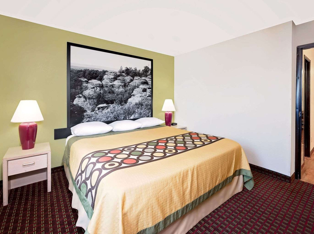 Super 8 by Wyndham Metropolis主图