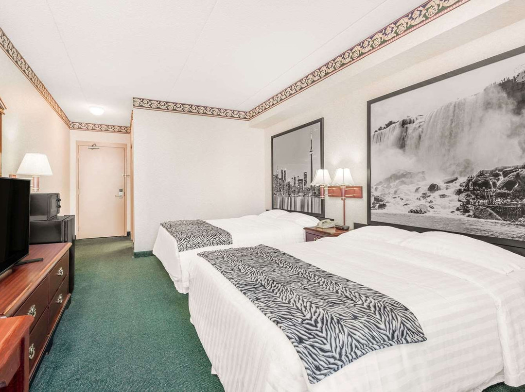 Super 8 by Wyndham Ambassador Bridge Windsor ON主图