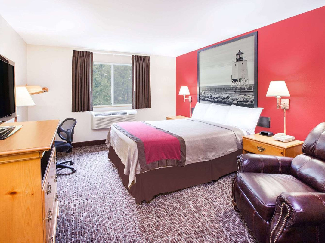 Super 8 by Wyndham West Branch主图