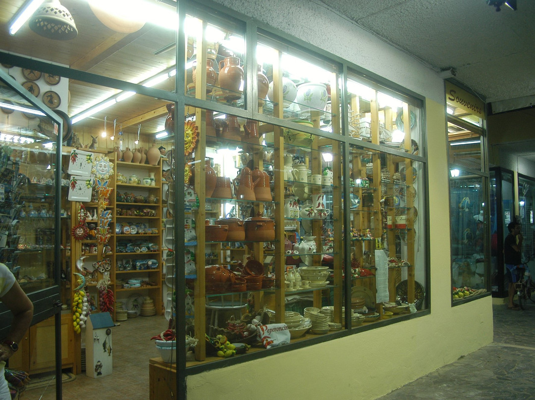 Ceramica Artistica Calabrese di Renda Ferdinando-Marina Schiavonia必去景点