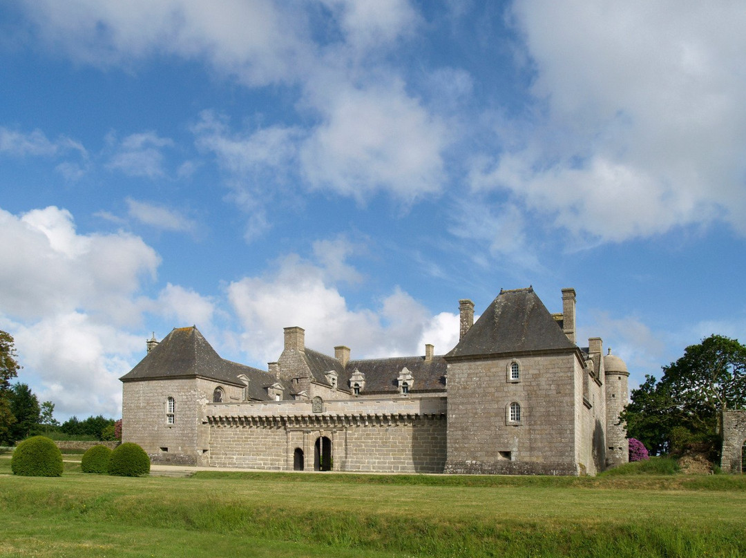 Chateau de Kergroadez景点图片