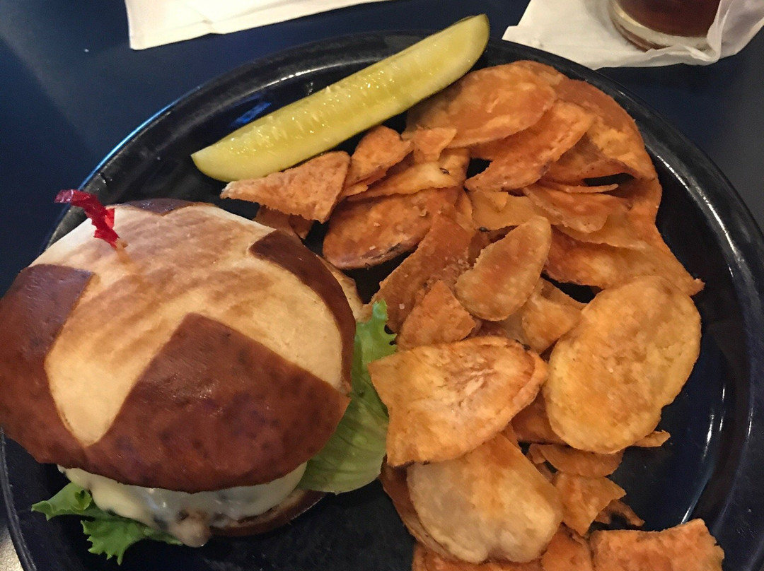 Kulpsville餐馆和美食-Blue Dog Pub