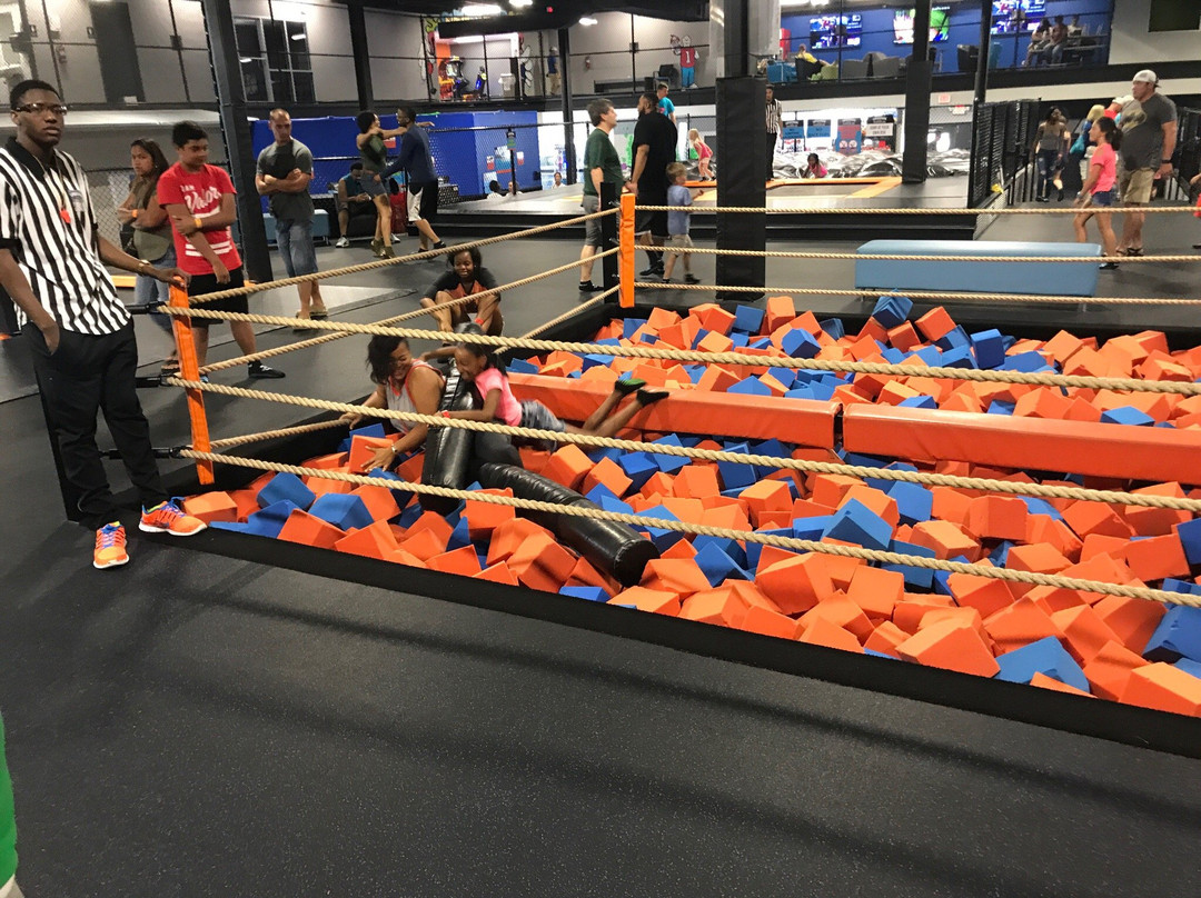 UpDown Trampoline Park景点图片
