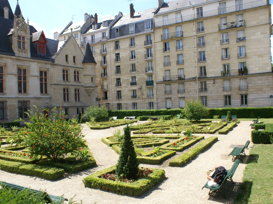 Jardin de l'Hotel de Sens景点图片