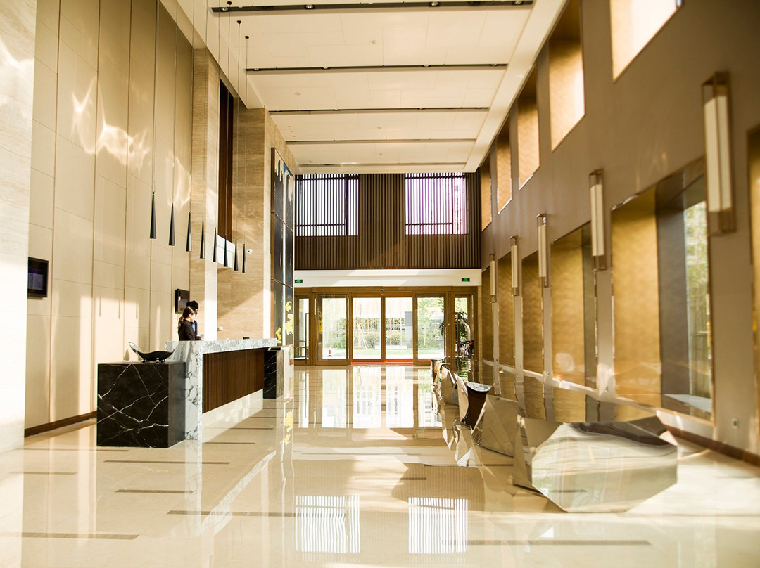 沃洲逸郡酒店主图