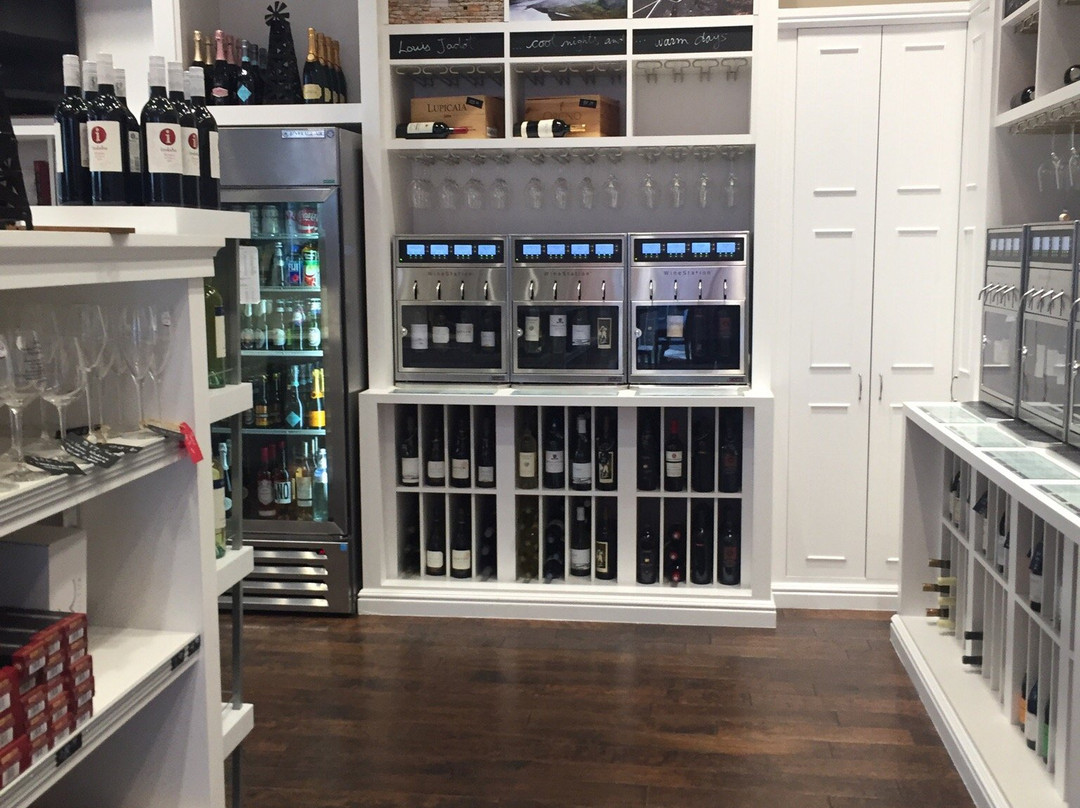 West Indies Wine Company-Camana Bay必去景点