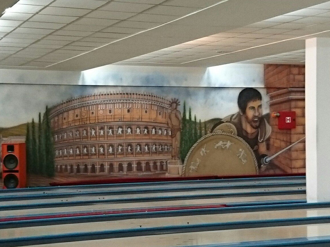 Colosseum Bowling Centar-泽蒙必去景点