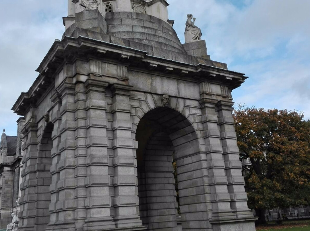 Campanile of Trinity College-都柏林必去景点