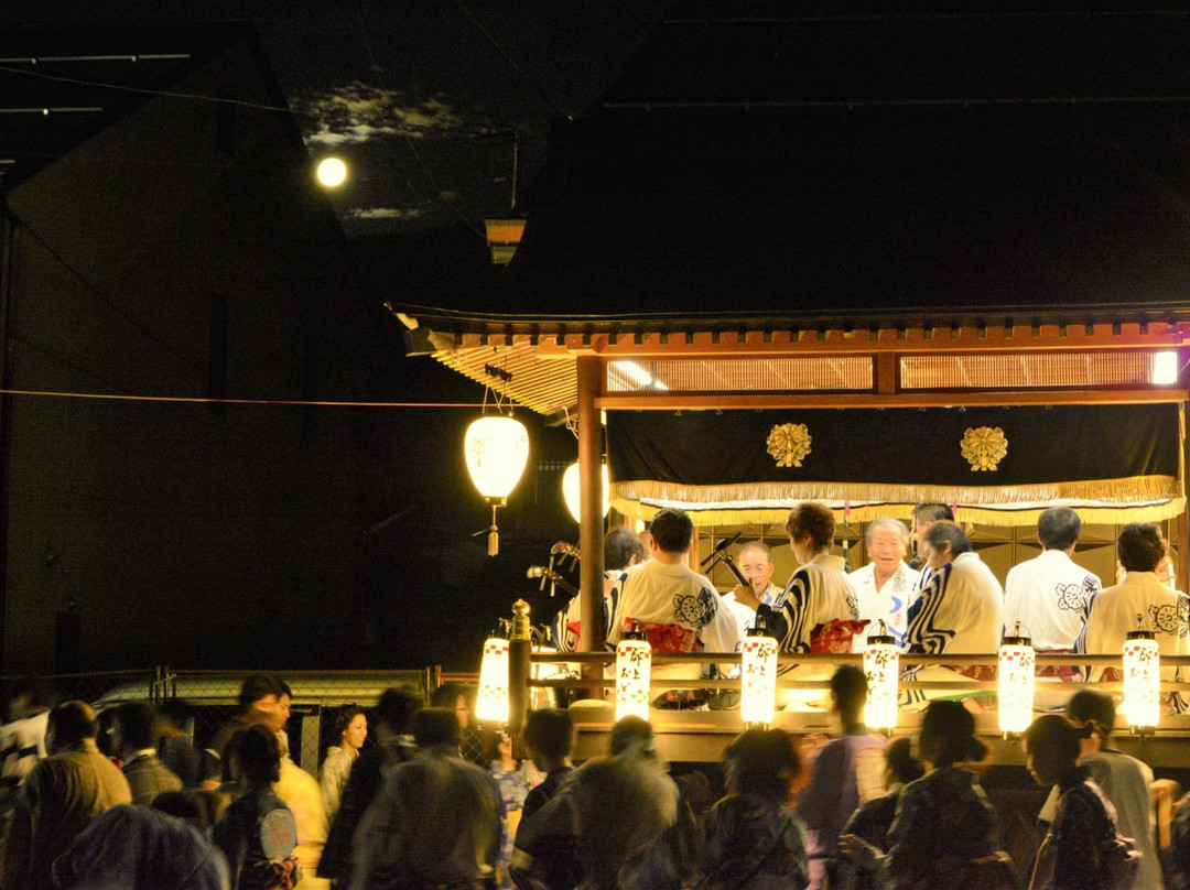 Tetsuya Odori (Gujo Odori)-郡上市必去景点