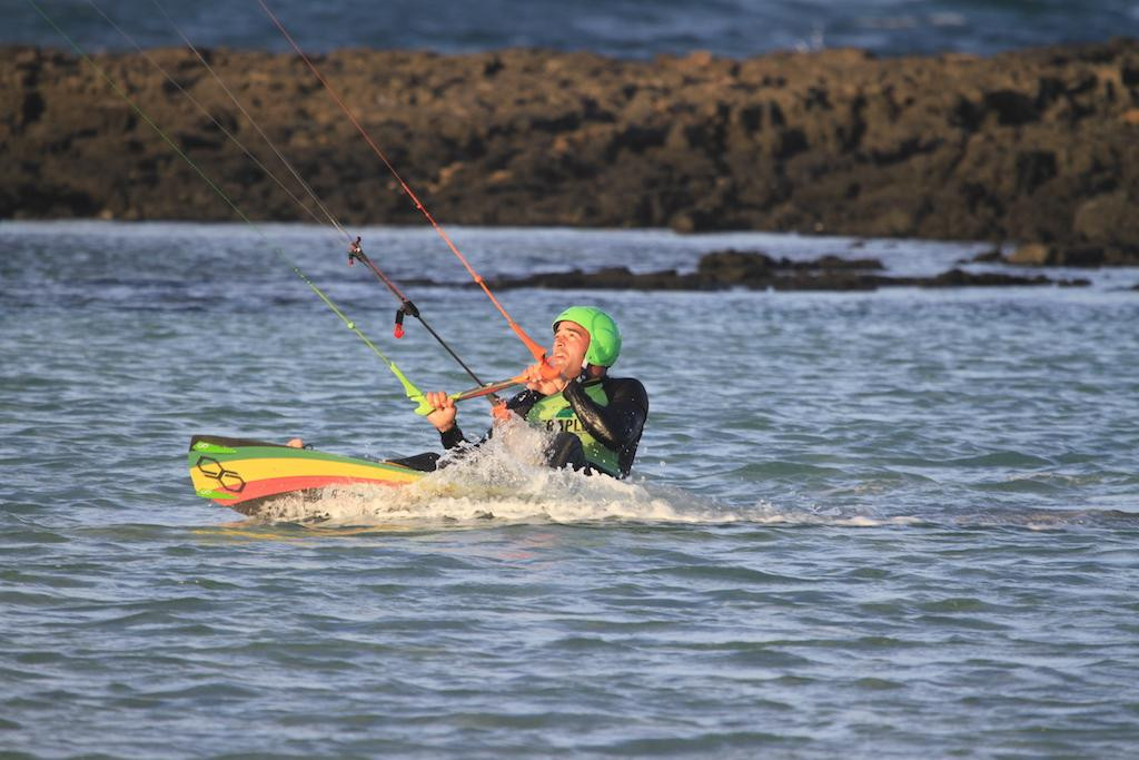 Strapless Kite & Surf School景点图片