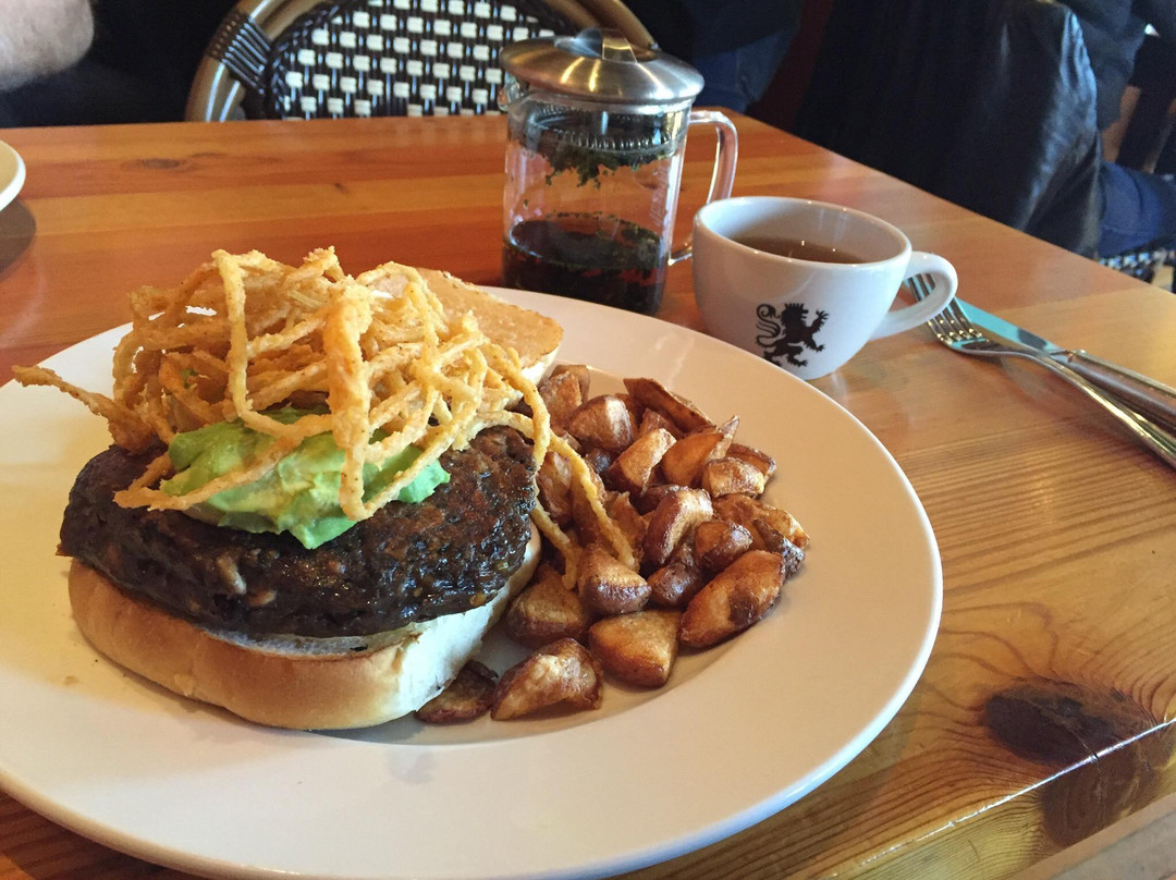 沃瓦托萨餐馆和美食-Café Hollander Tosa Village