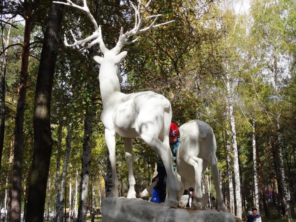 Sculpture Deers-叶卡捷琳堡必去景点