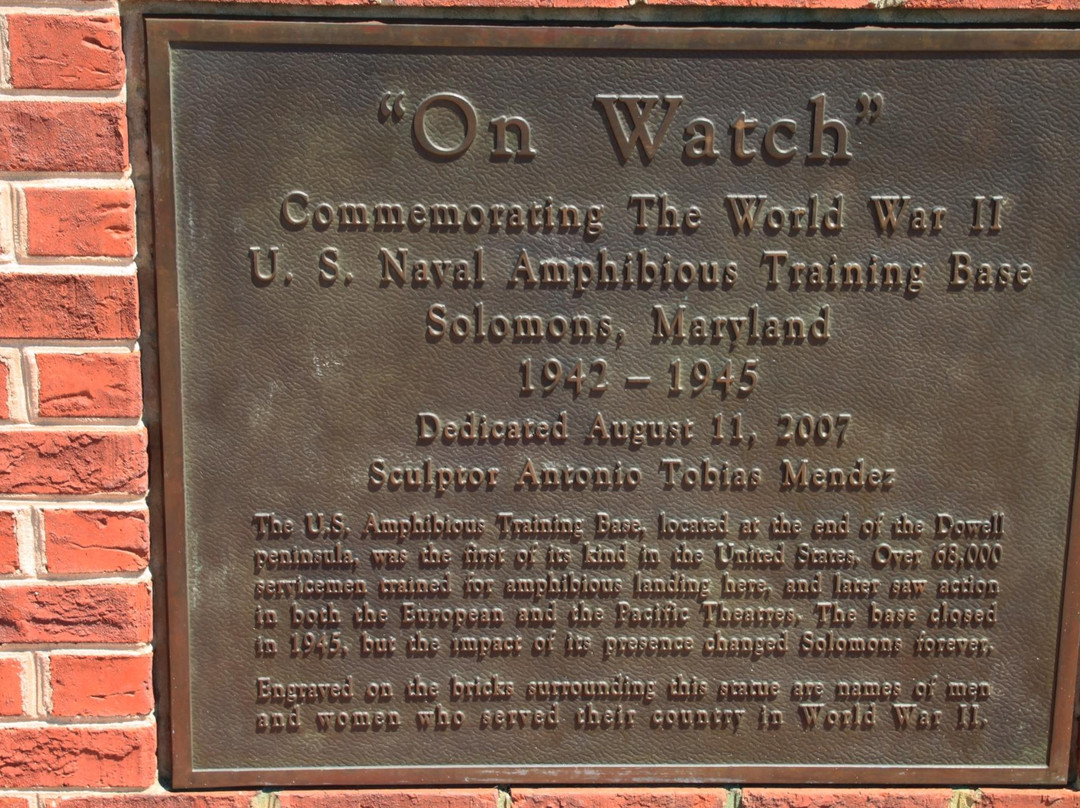 "On Watch" Monument景点图片