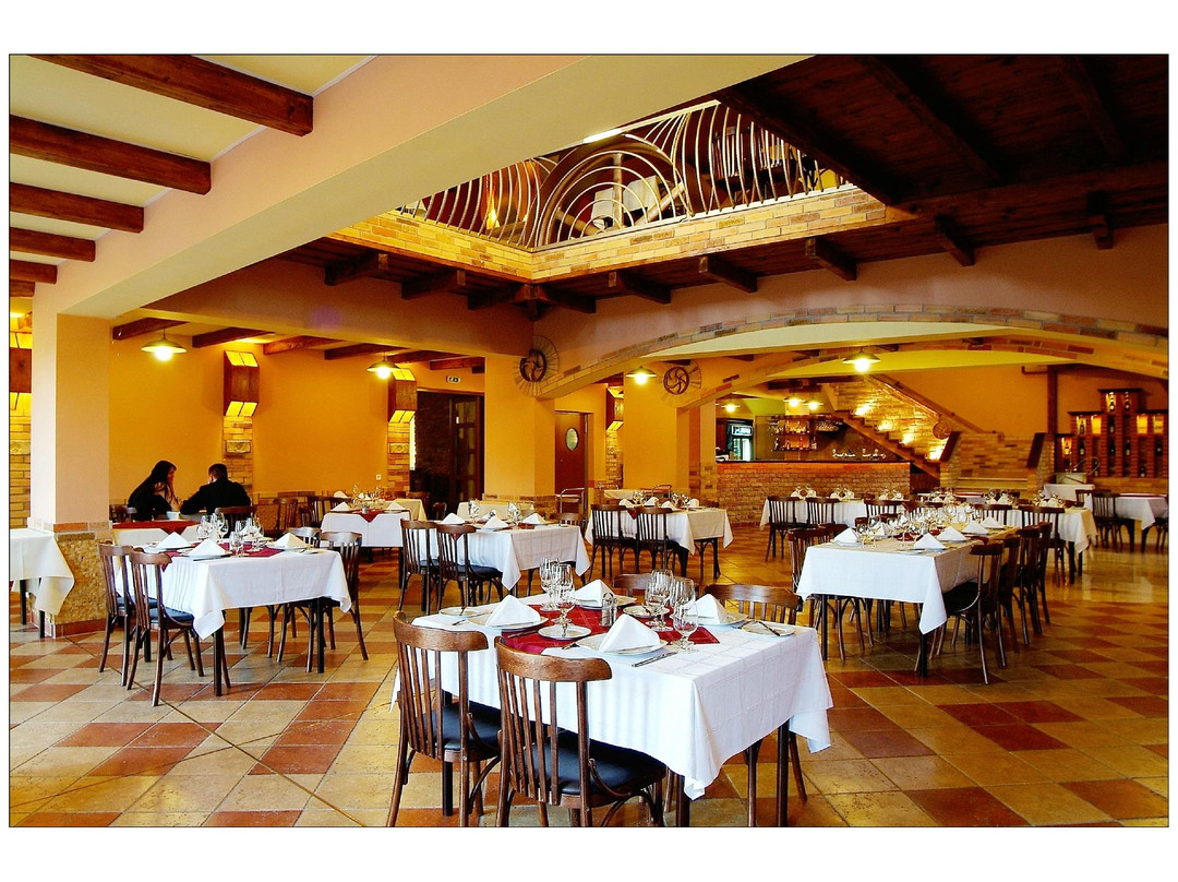 Malomudvar Restaurant Patisserie Pension and Event Venue主图