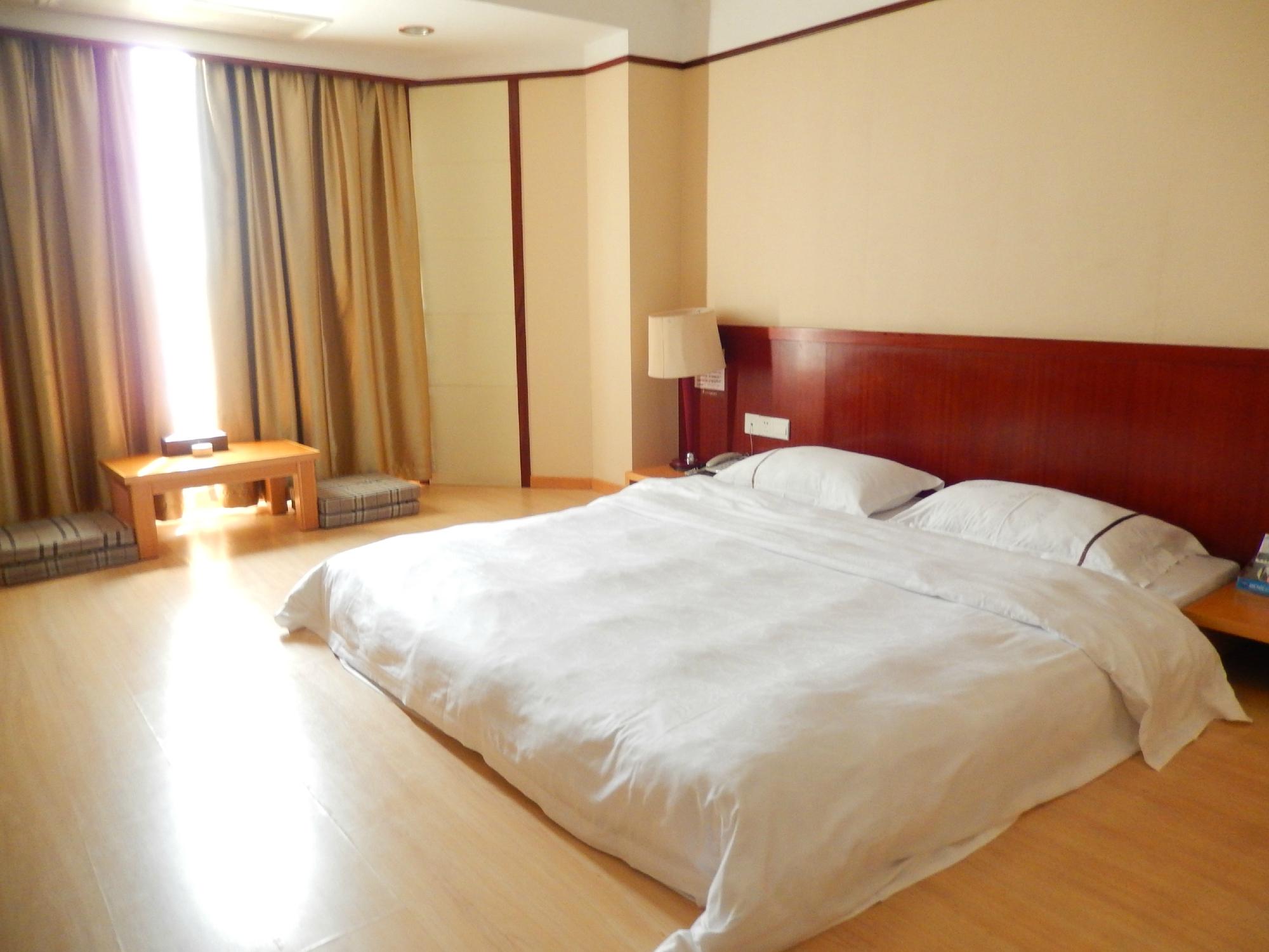 开平大厦酒店-客卧