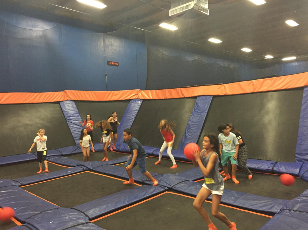 Sky Zone Trampoline Park-多拉必去景点