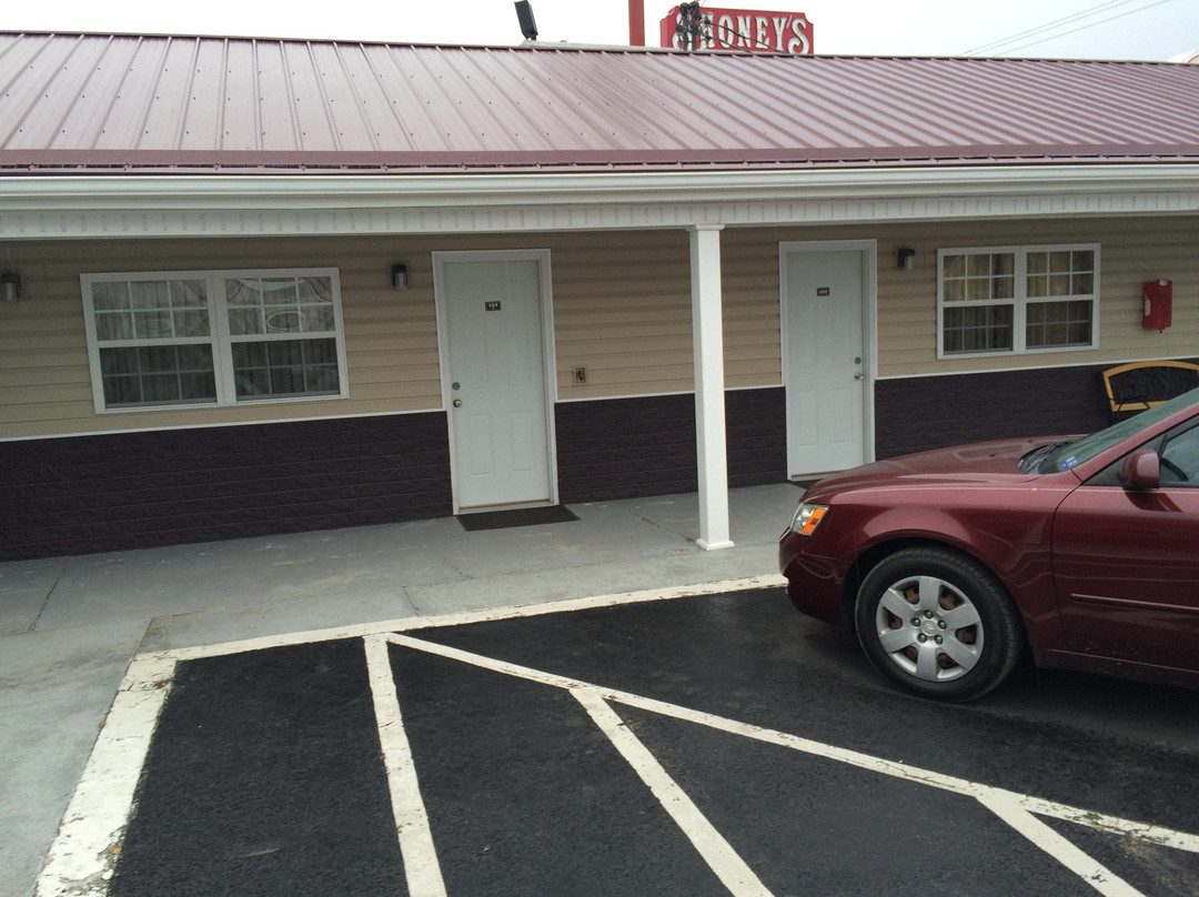 Turnpike Motel主图