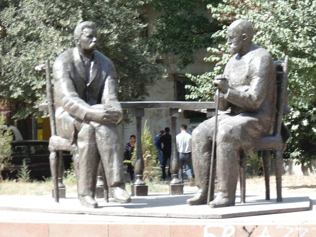 Monument to Sadriddin Aini and Maxim Gorky-杜尚别必去景点