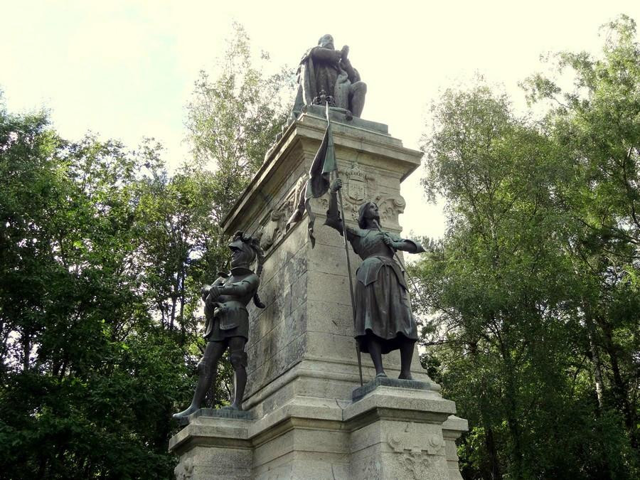 Monument du Comte de Chambord景点图片