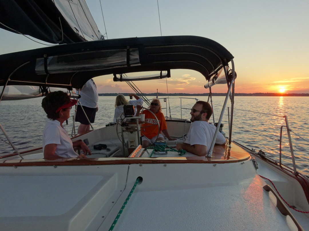 On The Wind Sailing Cruises-新伯尔尼必去景点