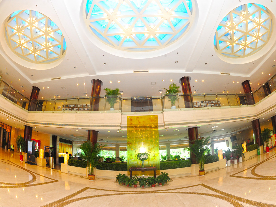 新华侨饭店主图