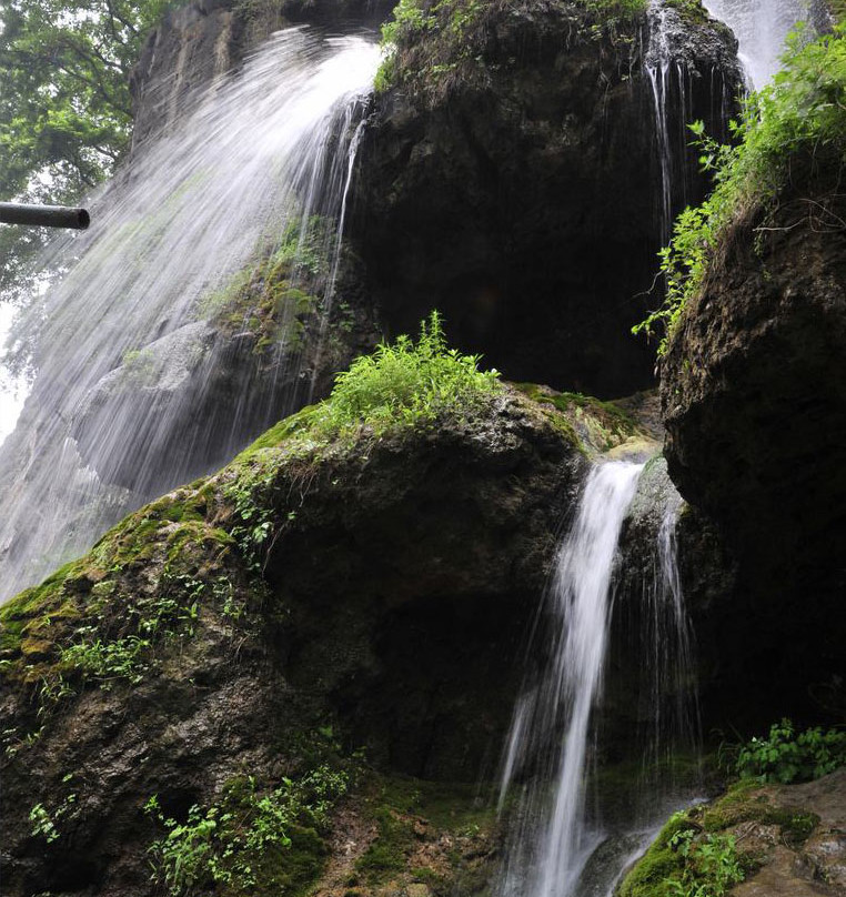 阳泉水帘洞瀑布-平定县必去景点