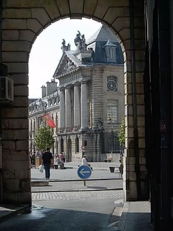 Palais des Ducs et des États de Bourgogne-第戎必去景点