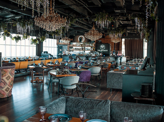 The Monkey Restaurant & Bar主图