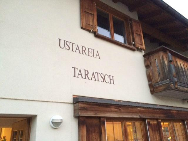 Salouf餐馆和美食-Ustareia Taratsch