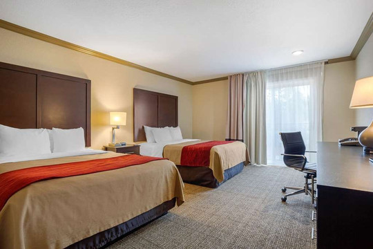 卡斯特罗谷舒适酒店主图