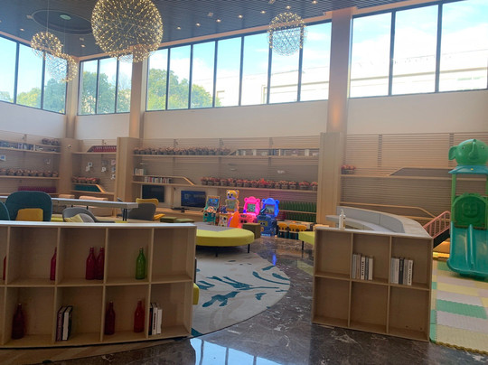 上海滴水湖假日酒店主图