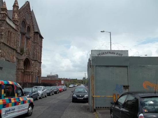 Paddy Campbell's Belfast Famous Black Cab Tours景点图片