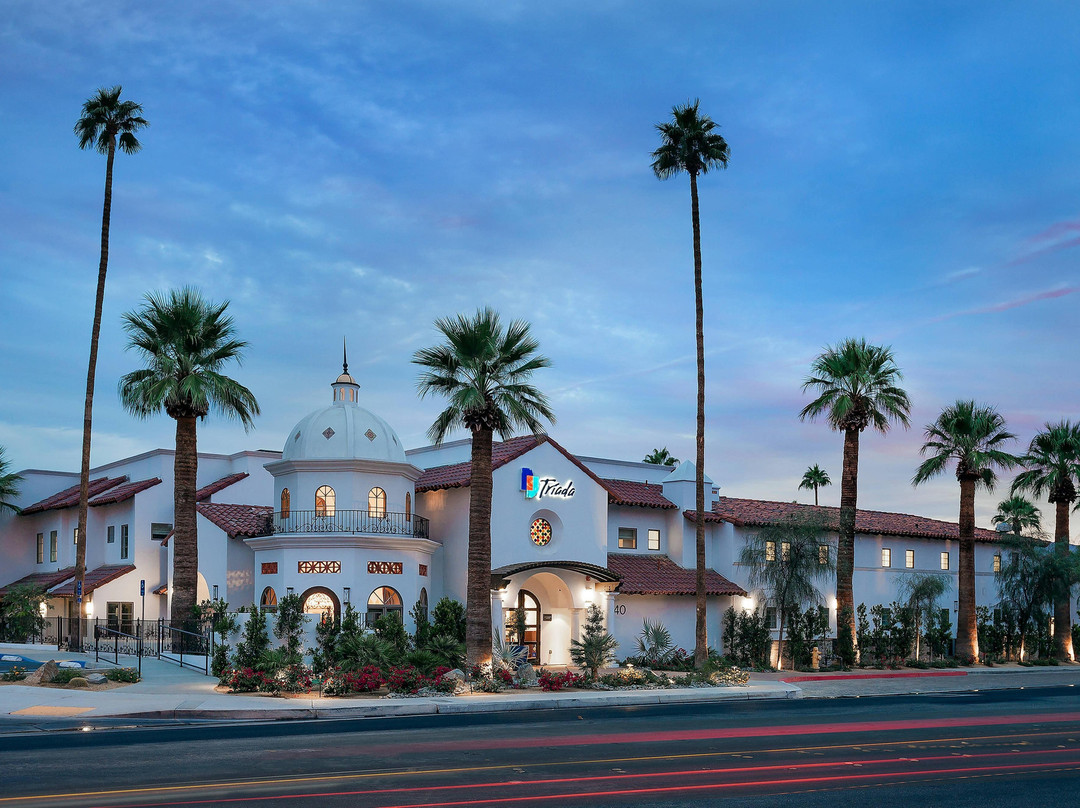 特里亚达棕榈泉签名集团酒店