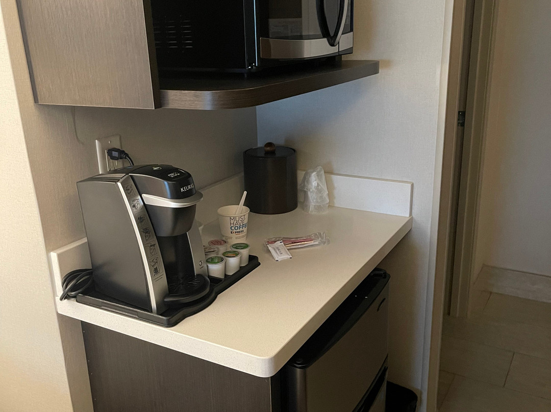 Holiday Inn Express & Suites Bismarck by IHG主图