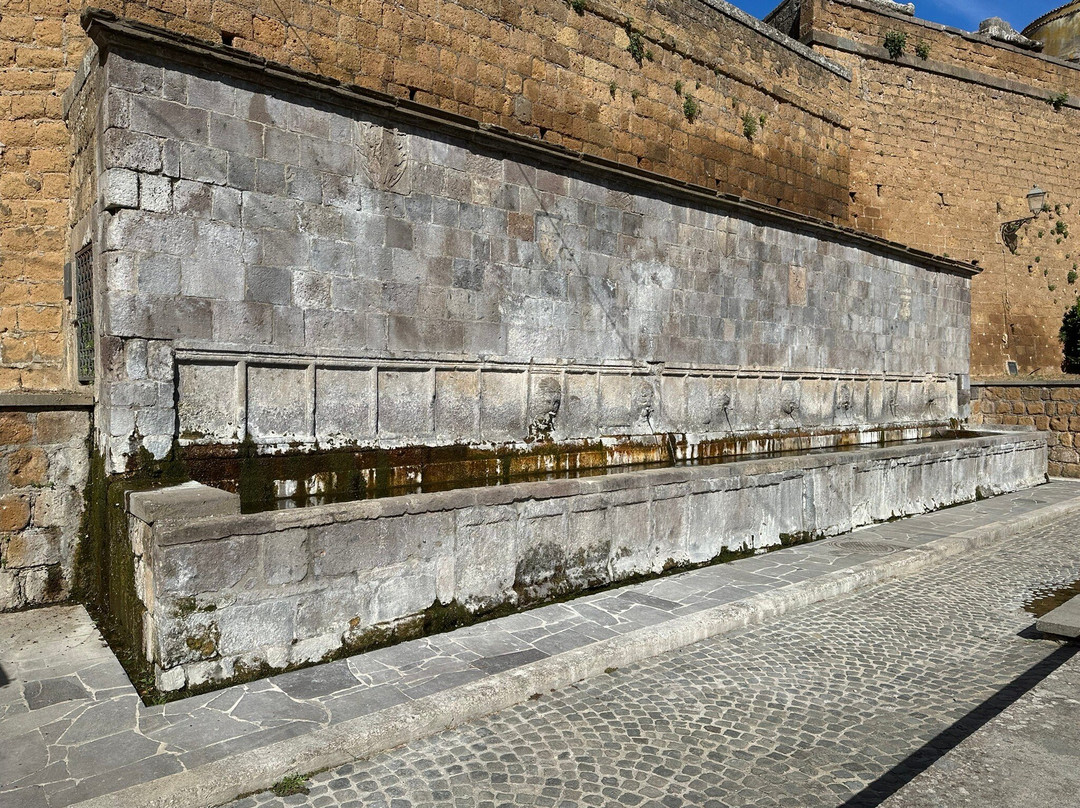 Fontana delle sette cannelle-Tuscania必去景点