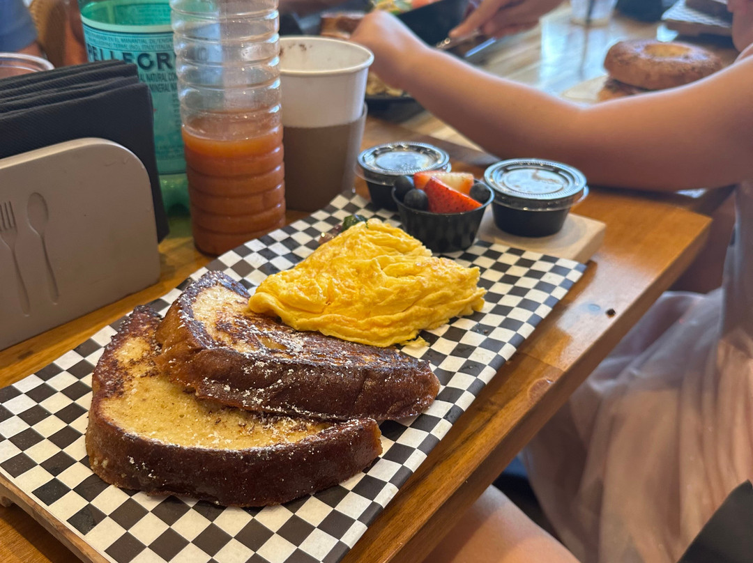 The Deli At Oasis Maho