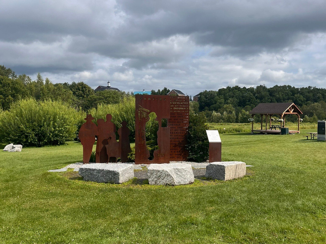 The Stanstead Stone Circle-Stanstead必去景点