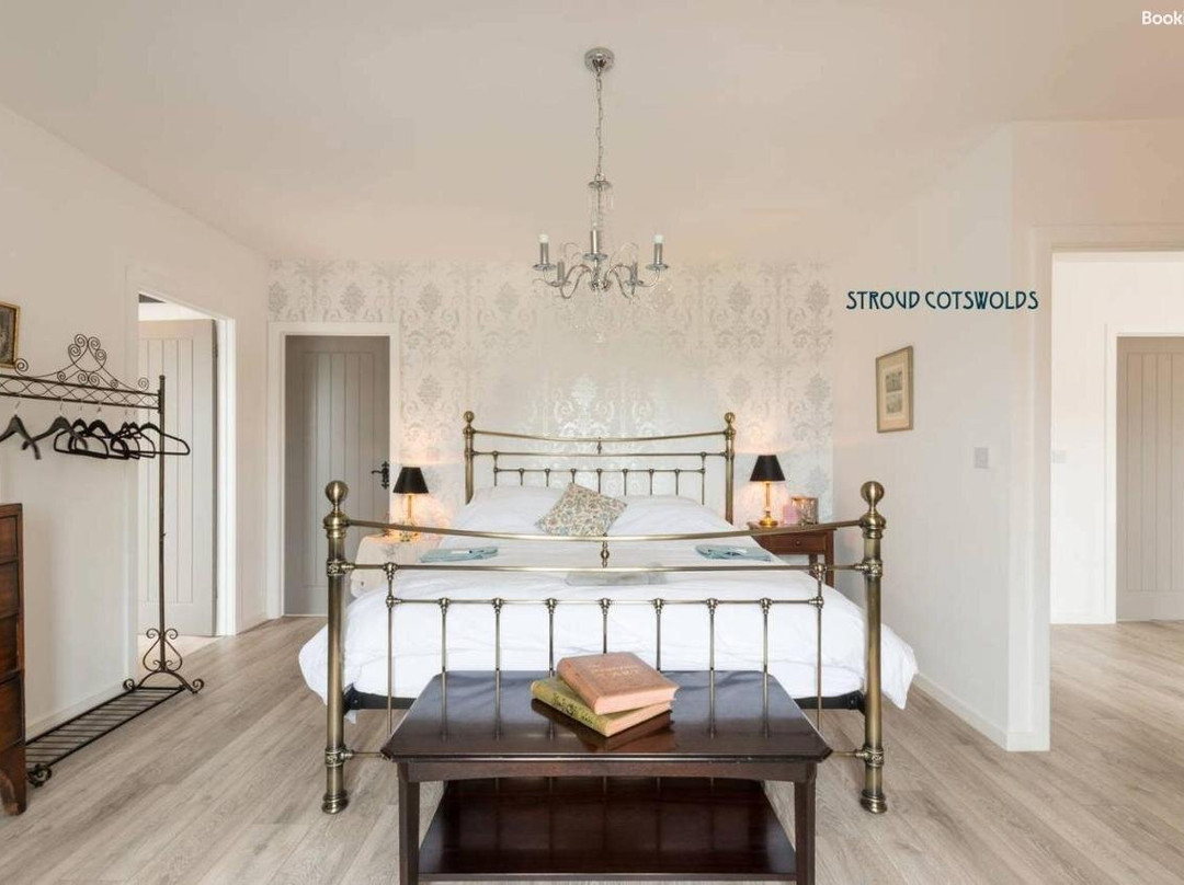 The Hidden House主图