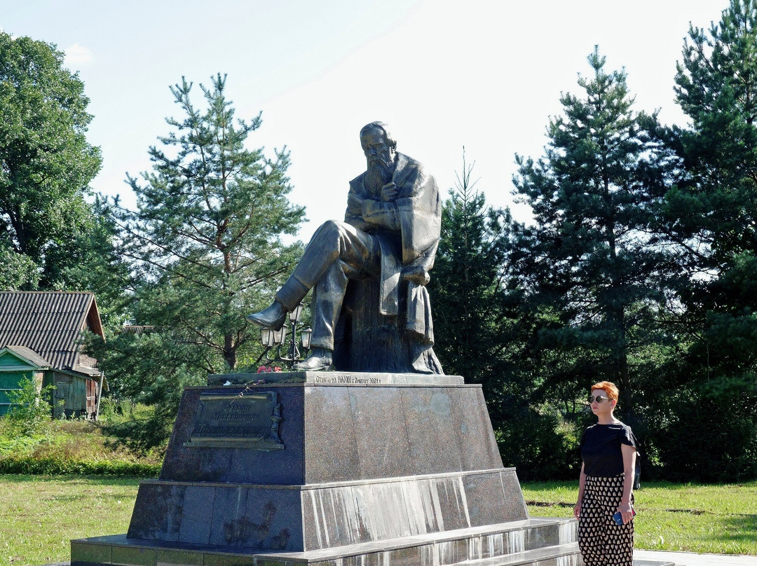 Dostoyevskiy Statue景点图片