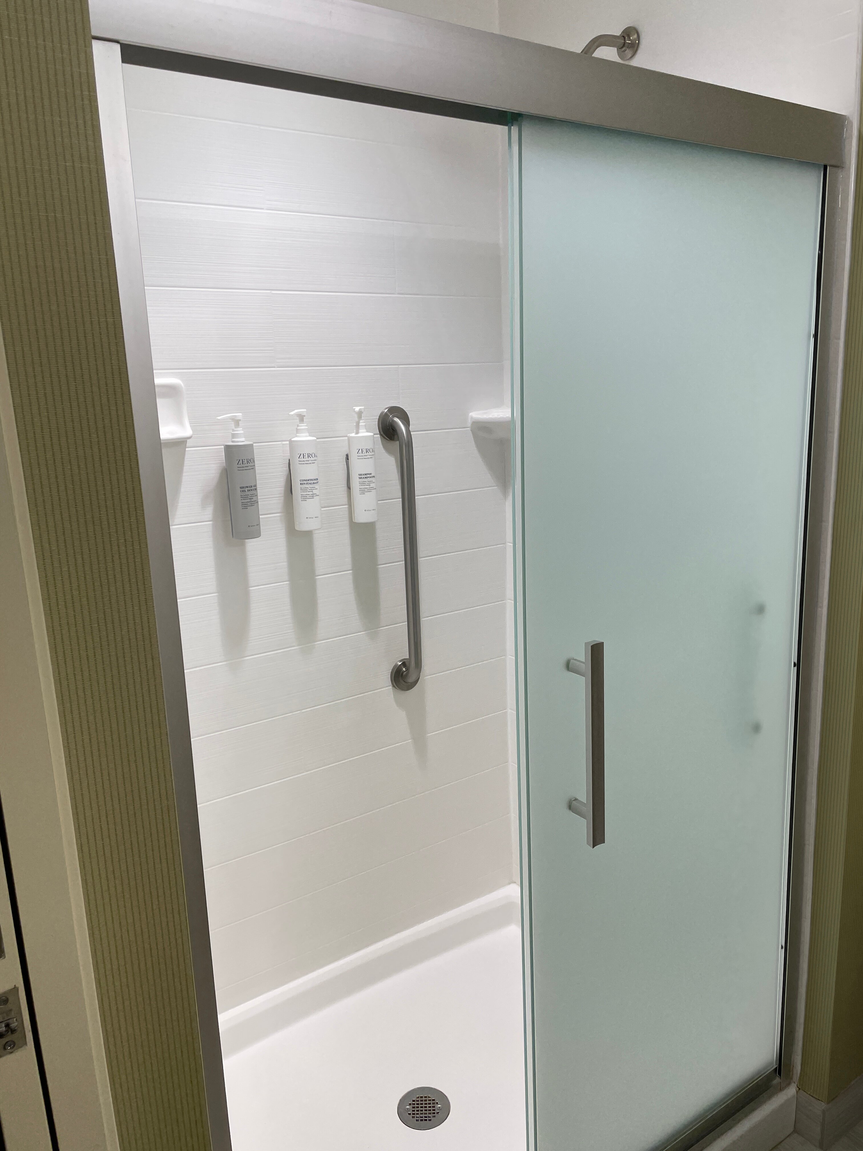 Home2 Suites by Hilton Minneapolis Bloomington-浴室