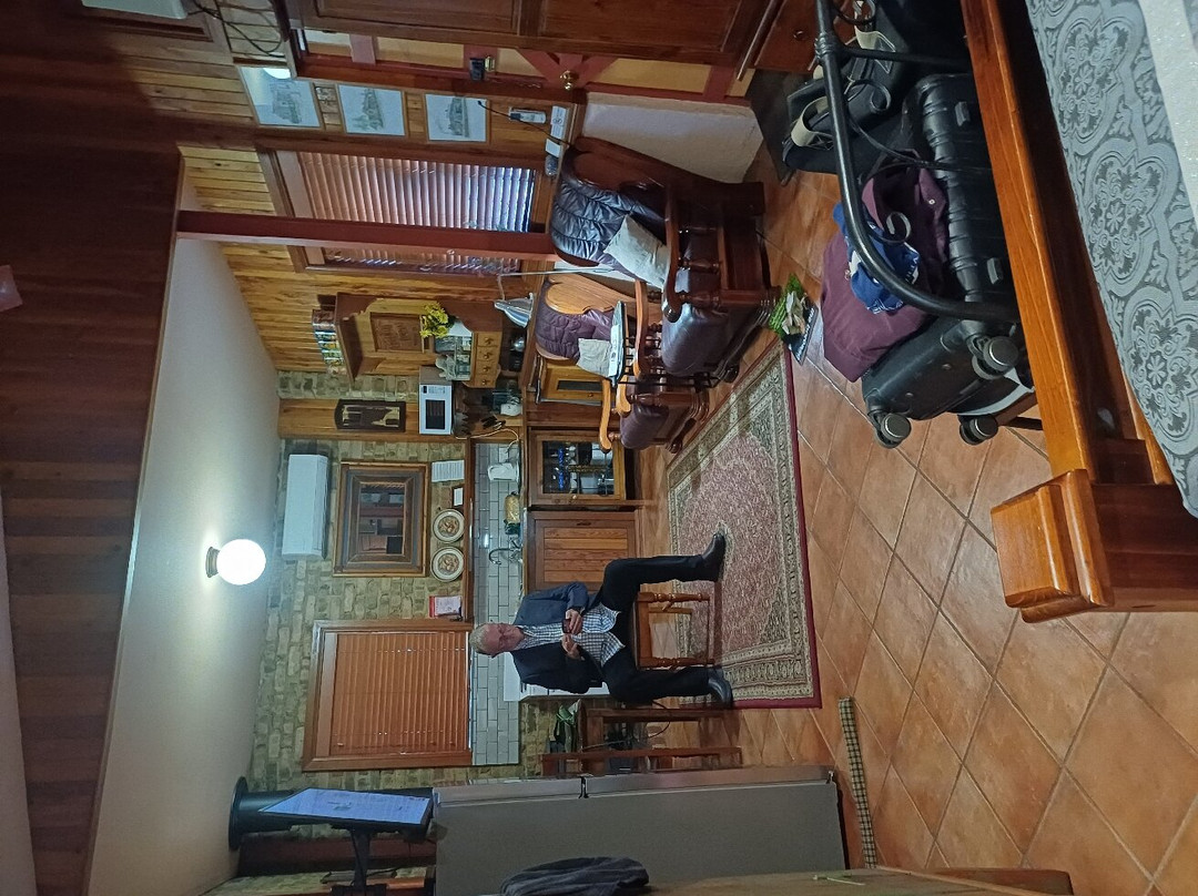 鹰铸造床和早餐主图