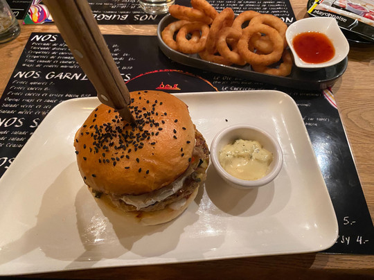 O'le Burger And Tapas主图