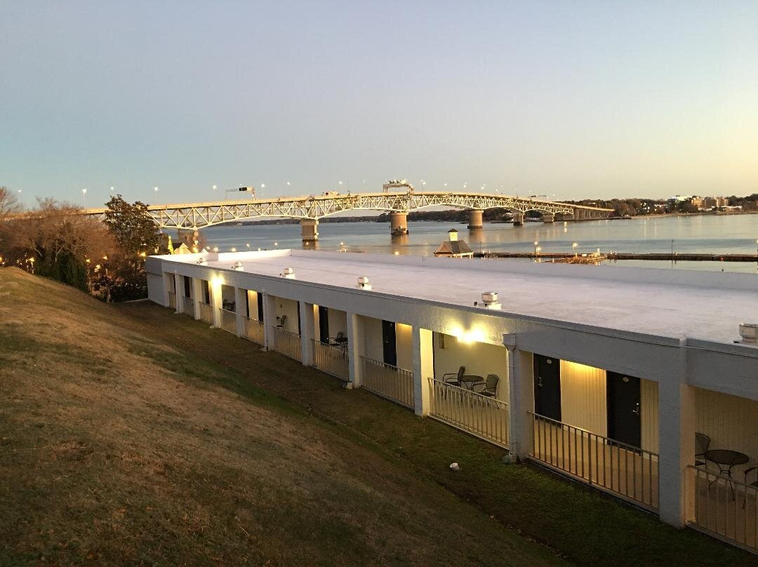 Yorktown Beach Hotel主图