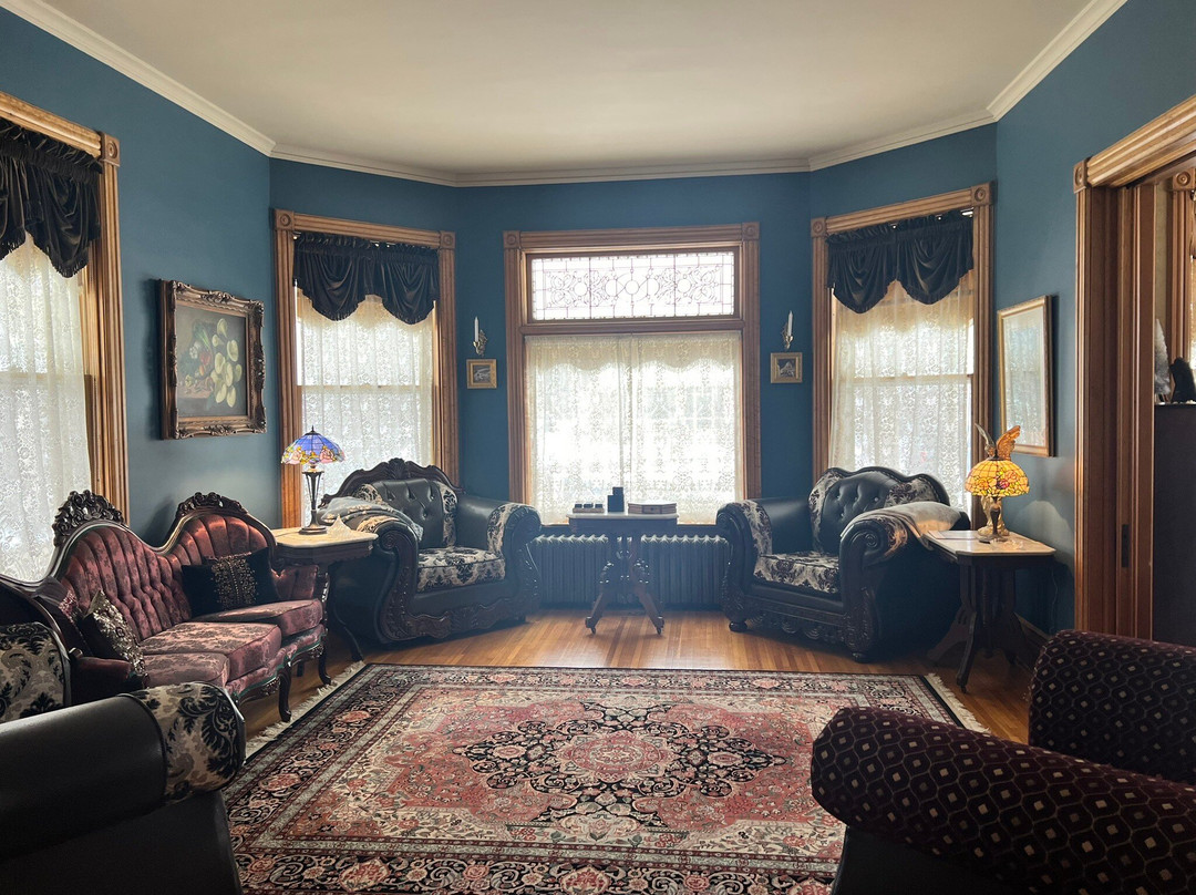 Aurora Staples Inn主图