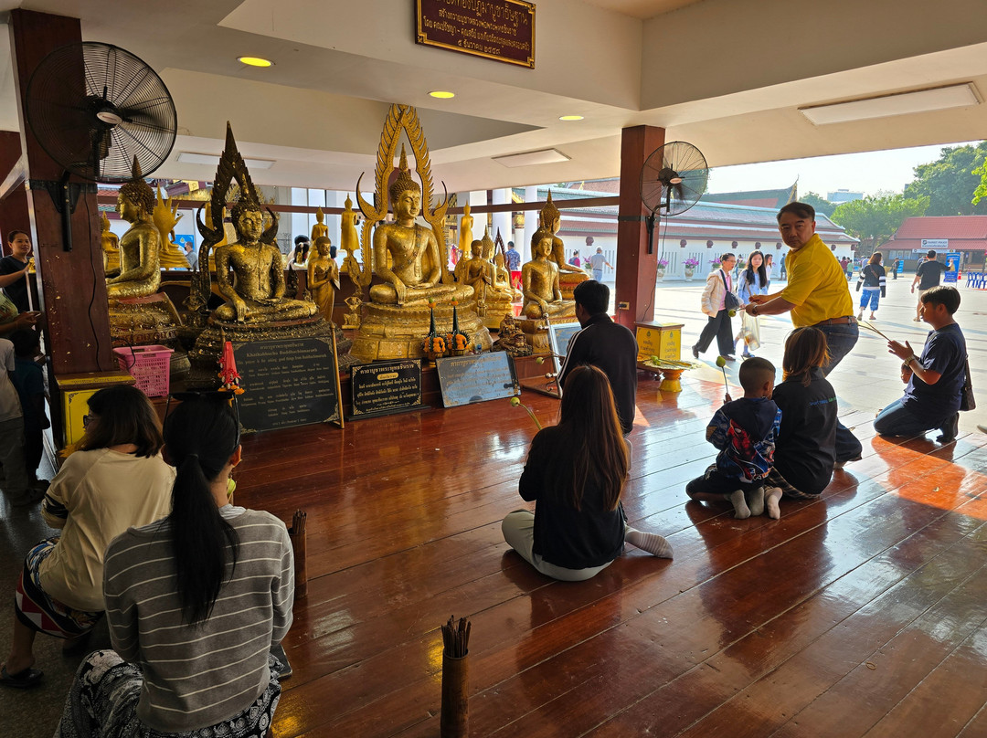 Phra Buddha Chinnarat景点图片