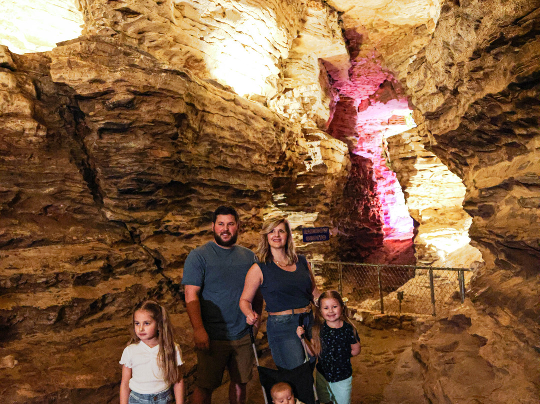 Mark Twain Cave and Cameron Cave-汉尼拔必去景点