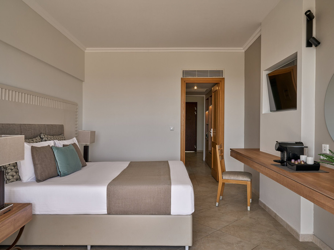 林多斯帝国饭店主图