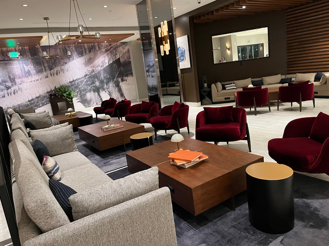 广场套房酒店主图